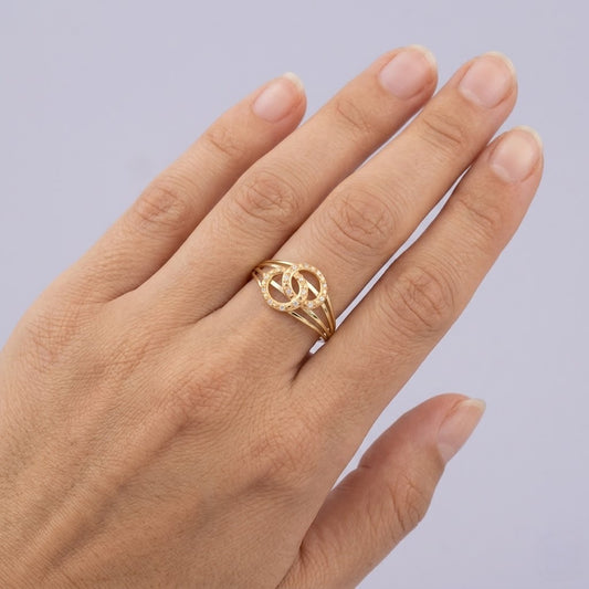 Interlinked Oval Floral Sparkle Design Diamond Gold Ring