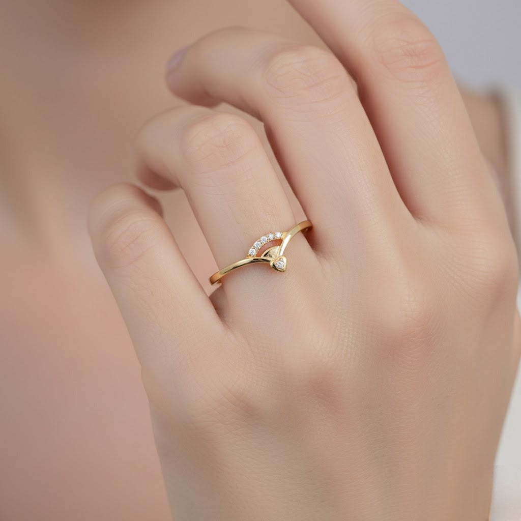 Delicate Heart Curve Minimal Sparkle Diamond Gold Ring