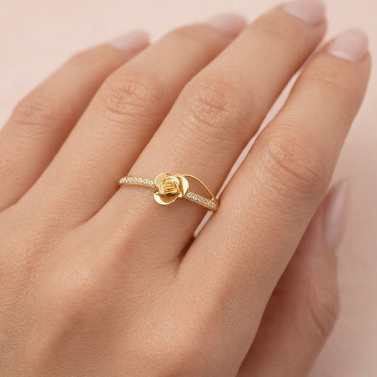 Elegant Floral Sparkle Design Diamond Gold Ring
