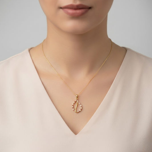 Graceful Teardrop Curve Design diamond gold pendant