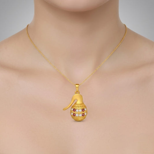 Elegant Traditional Motif Design diamond gold pendant