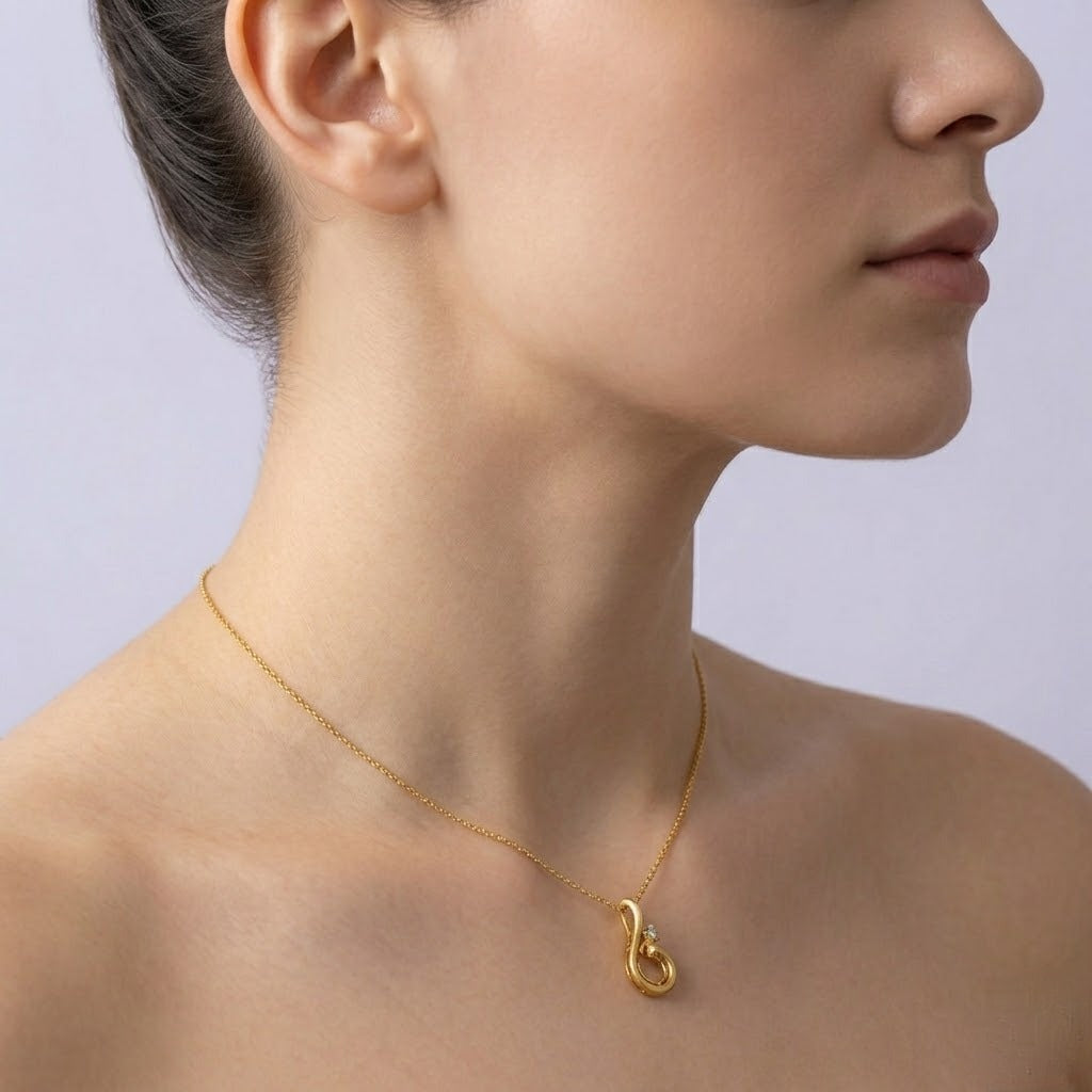 Graceful swirl motif diamond gold pendant