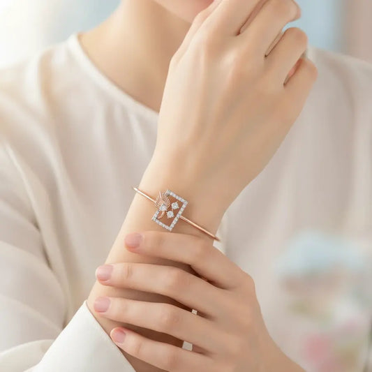 Chic Leaf Boxed Gold Bangle