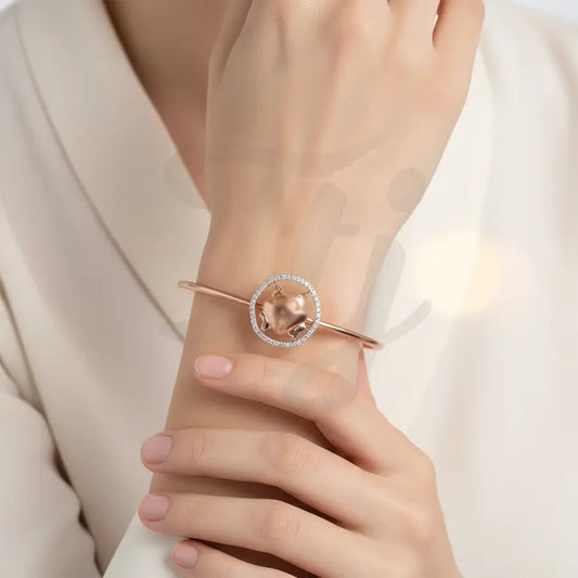 Surprised Cat Wonder Gold Bangle
