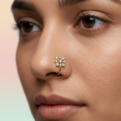 Graceful Clover Spark Diamond Gold Nose Pin