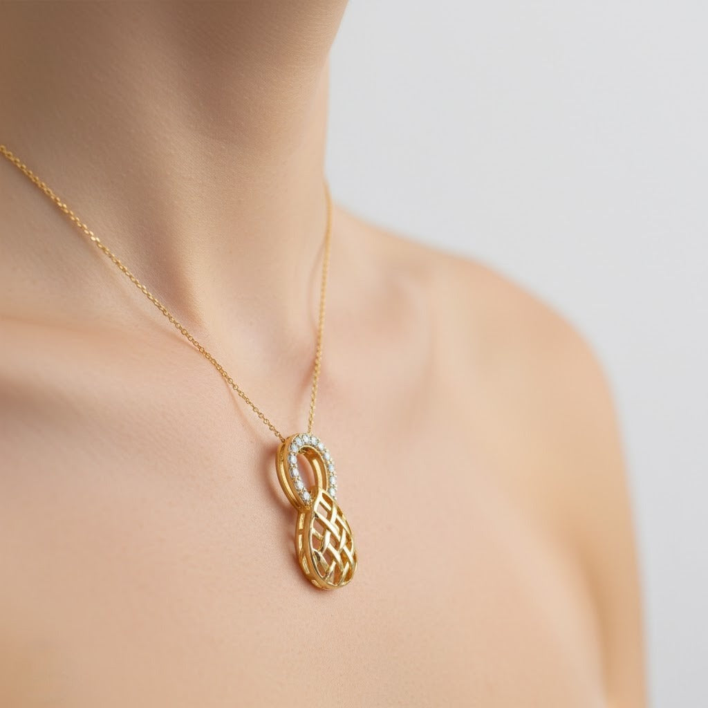 Elegant Lattice Loop Diamond Gold Pendant