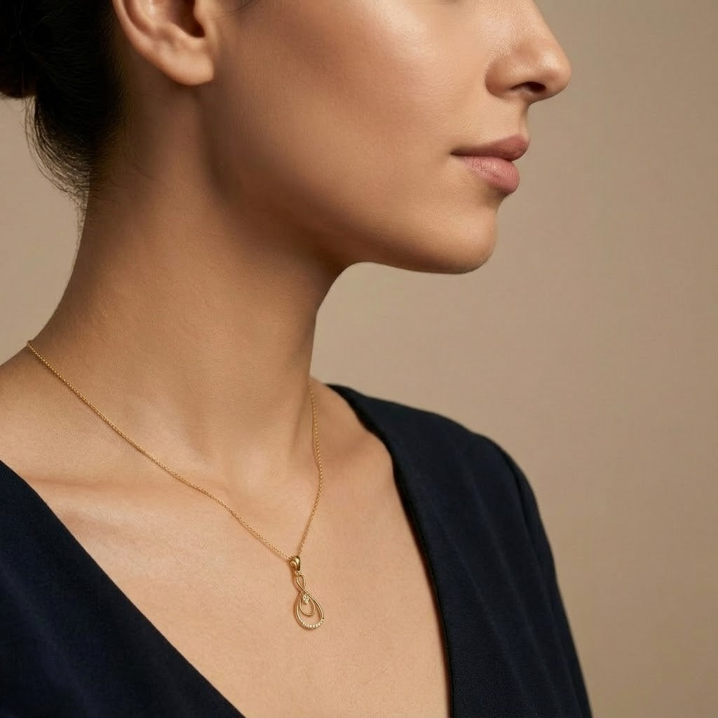 Elegant Gold Loop Diamond Pendant