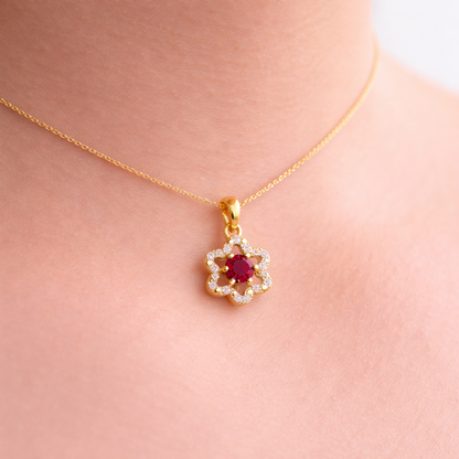 Elegant Floral Openwork Sparkle Design Diamond Gold Pendant