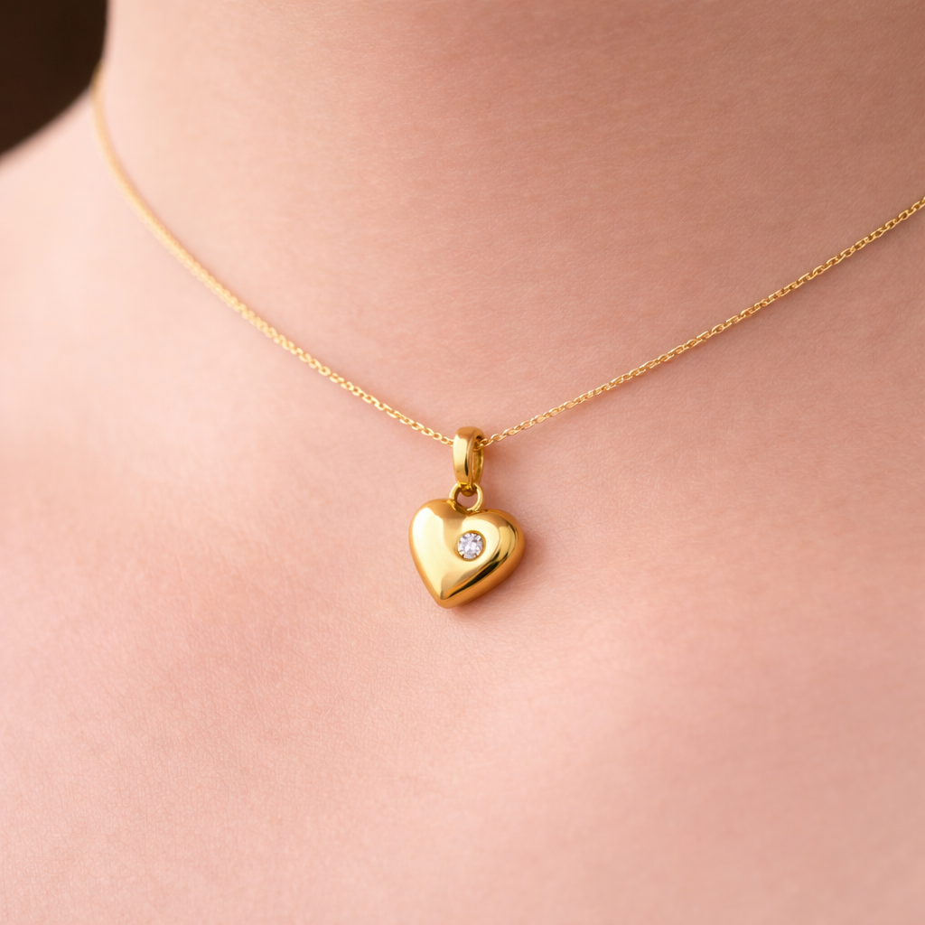 Classic Heart Center Sparkle Design Diamond Gold Pendant