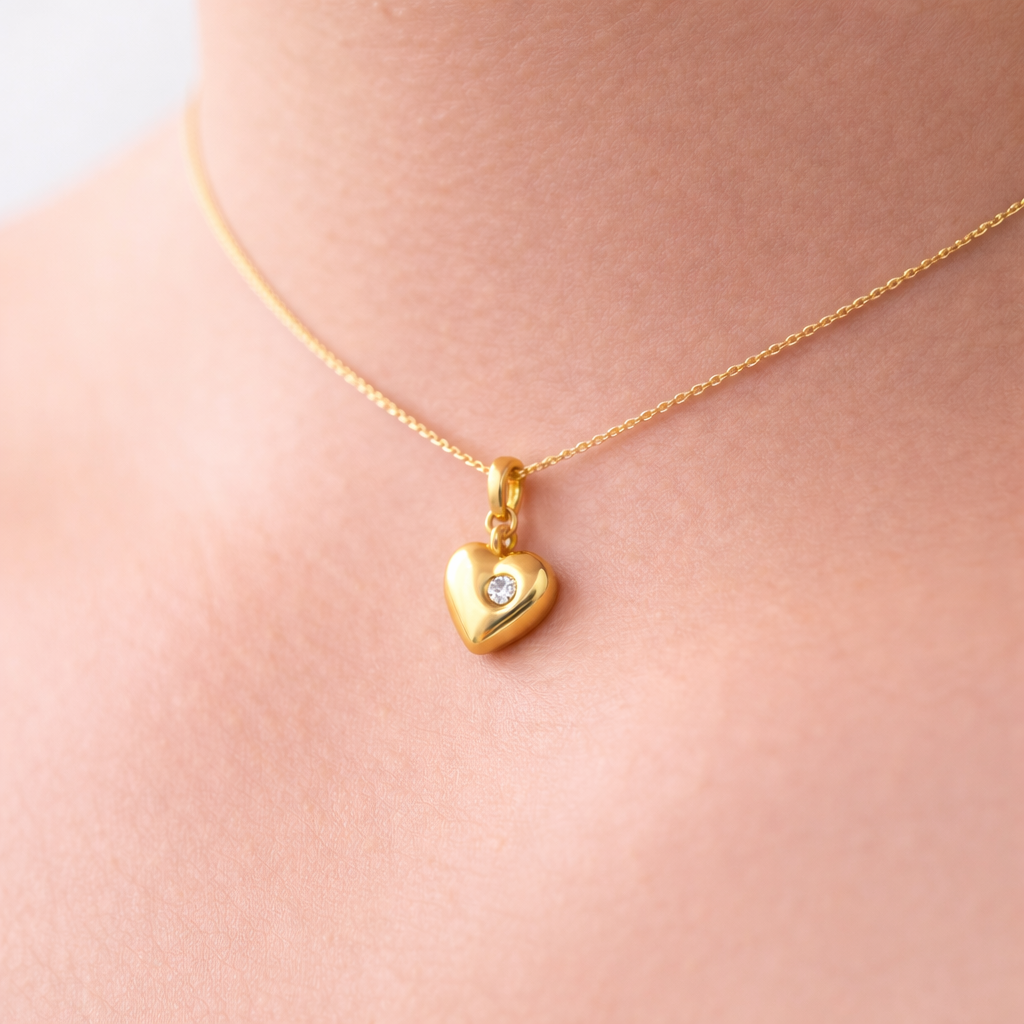 Classic Heart Center Sparkle Design Diamond Gold Pendant