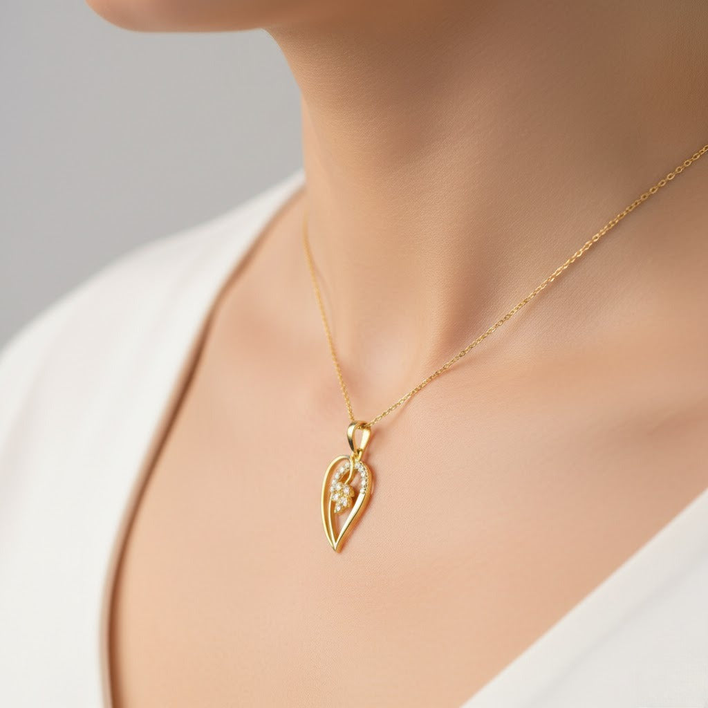 Elegant Leaf Drop Motif Diamond Gold Pendant