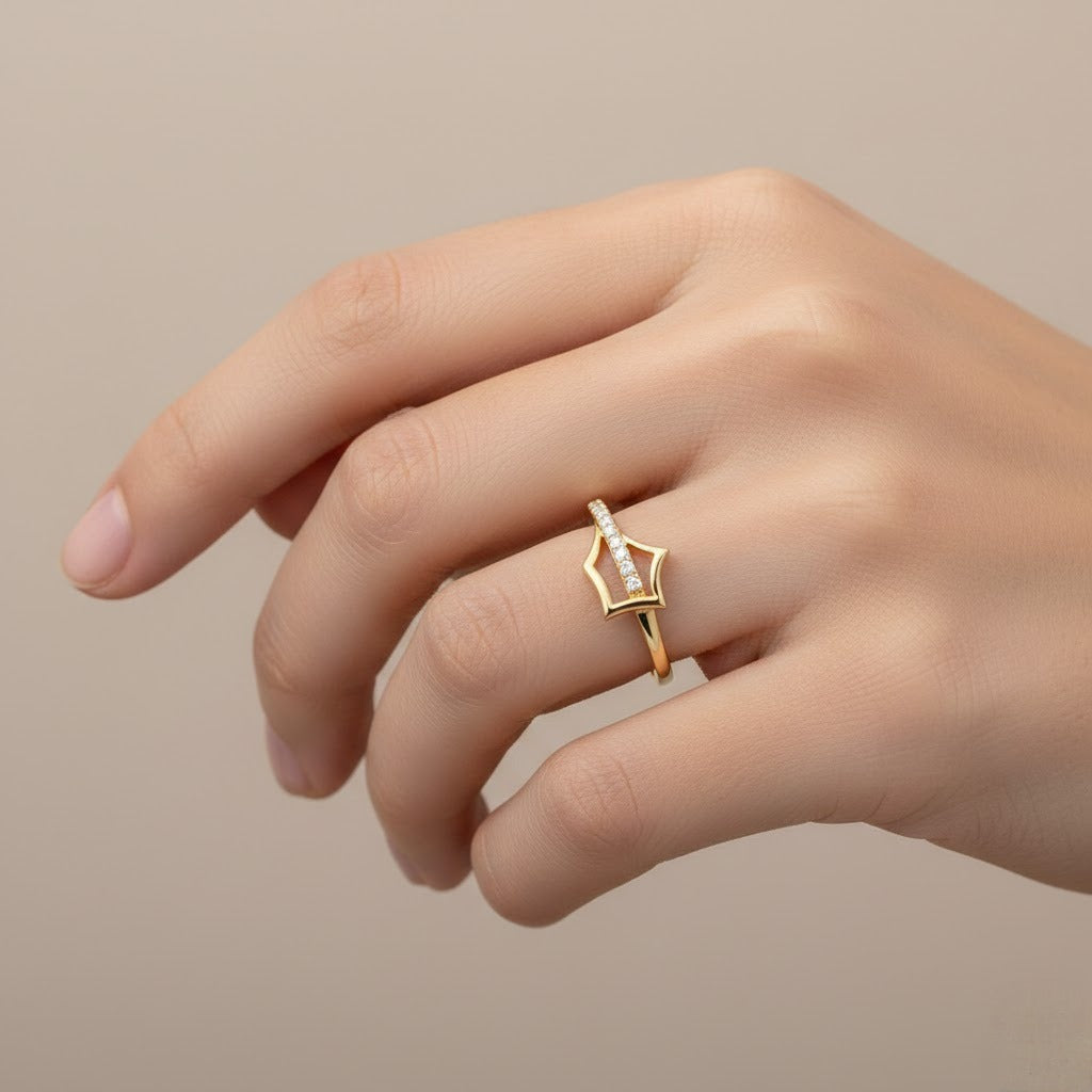 Star Frame Diamond Gold Ring