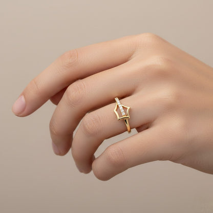 Star Frame Diamond Gold Ring