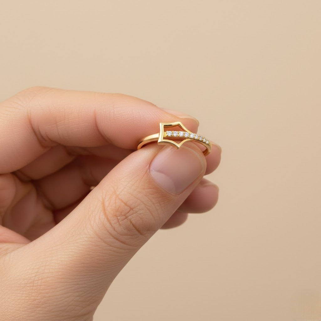 Star Frame Diamond Gold Ring