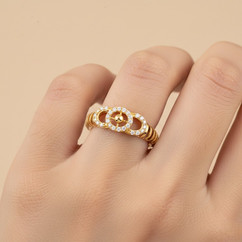 Classic Oval Motif Center Diamond Gold Ring