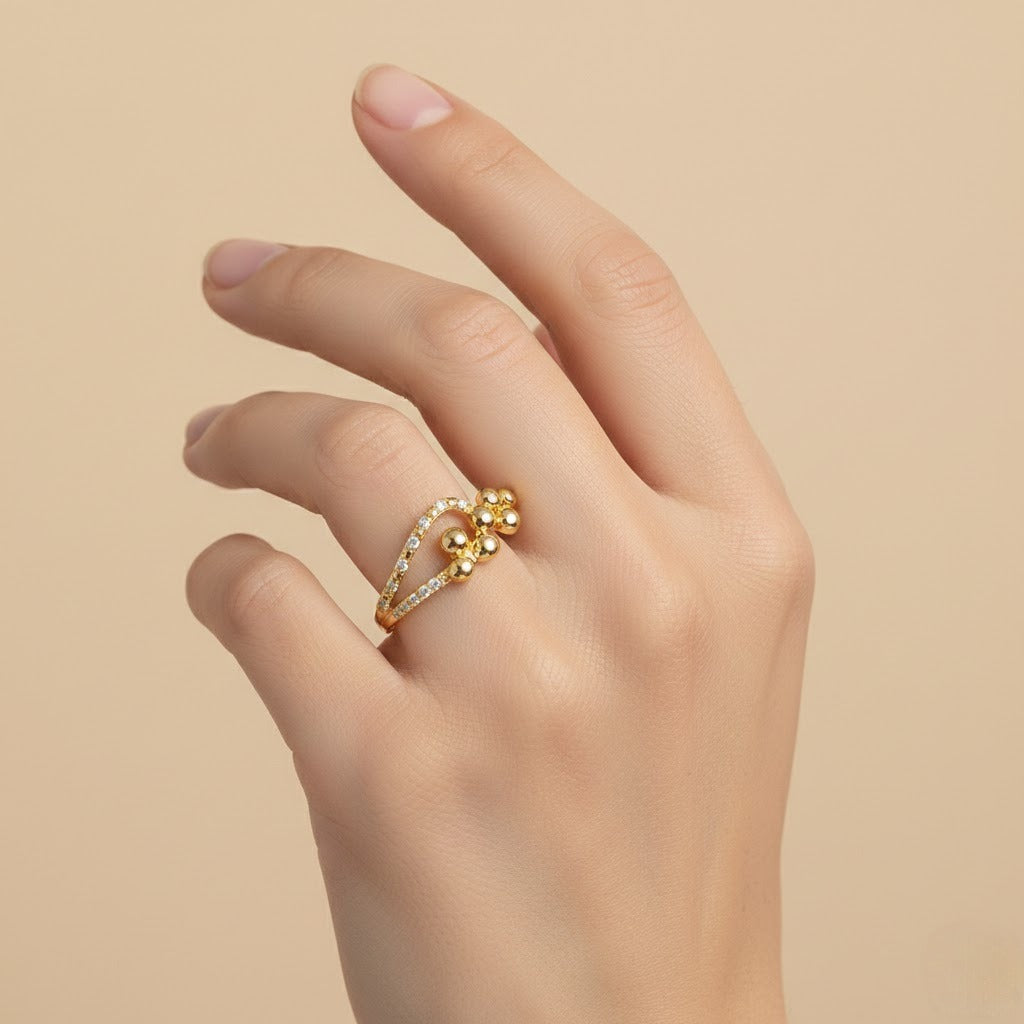 Elegant Beaded Curve Accent Diamond Gold Ring