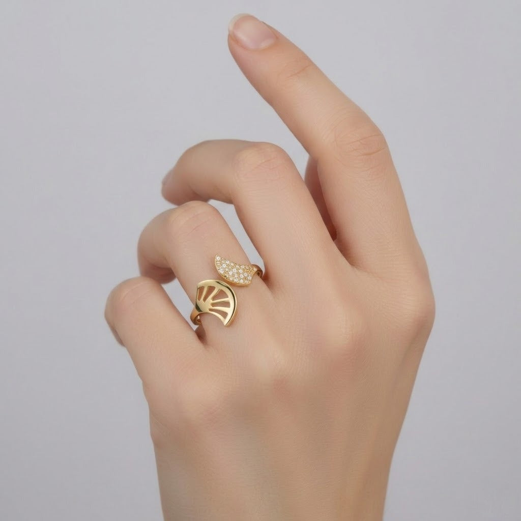 Artistic Open Fan Curve Sparkle Diamond Gold Ring