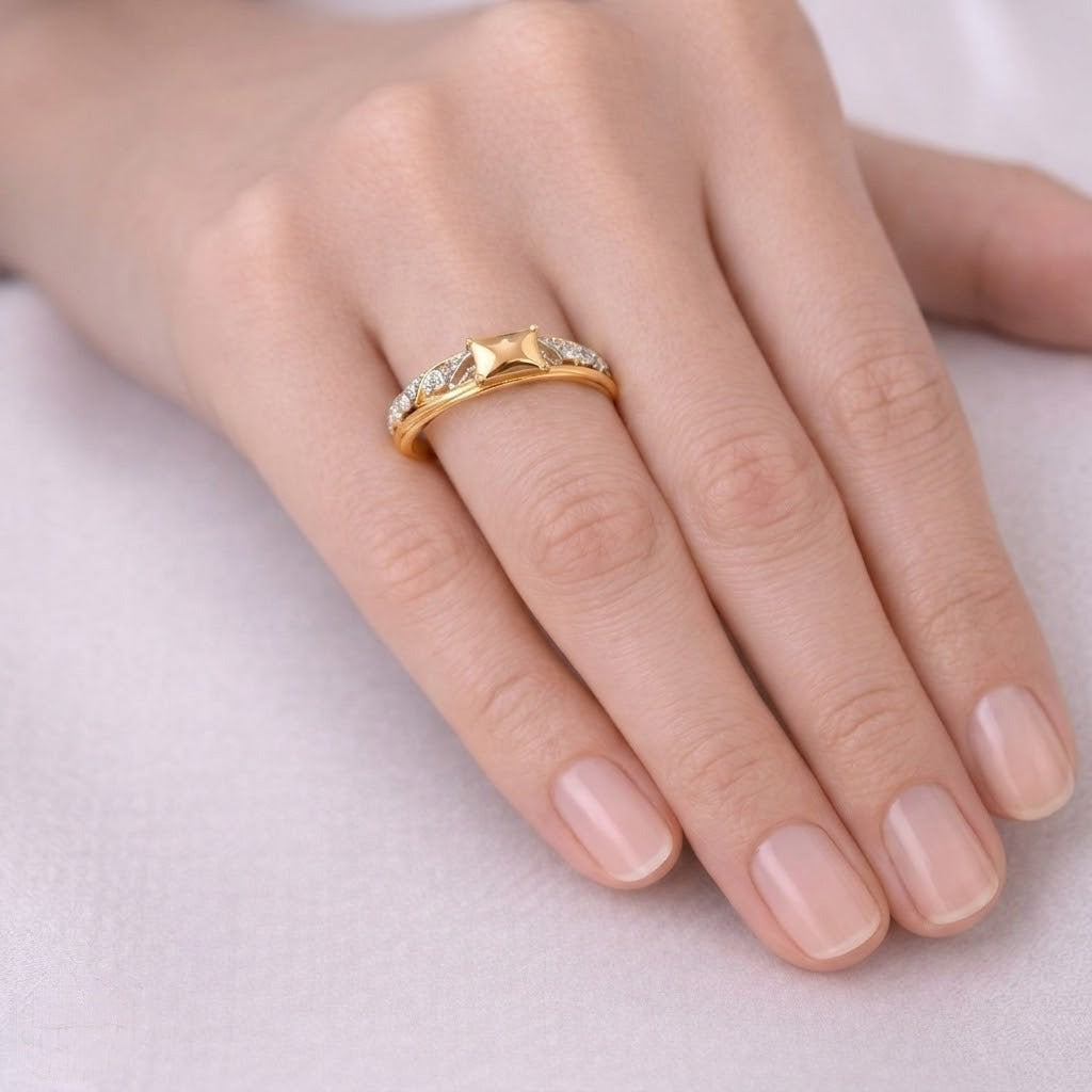 Vintage lattice princess diamond gold ring