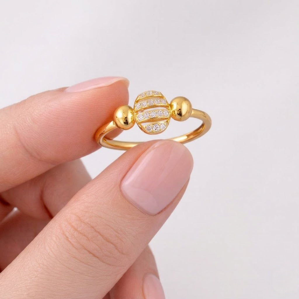 Classic Circular Sparkle Design Diamond Gold Ring