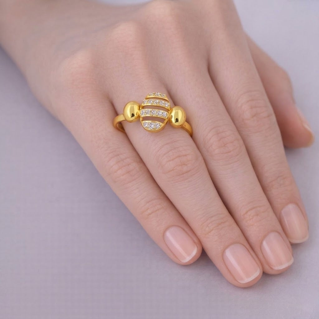 Classic Circular Sparkle Design Diamond Gold Ring