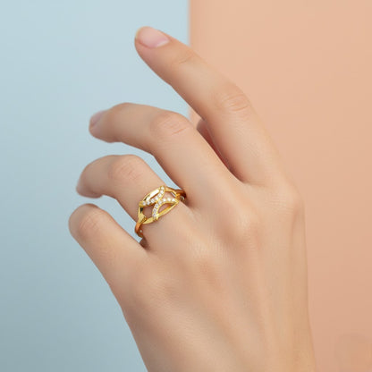 Elegant Twist Curve Sparkle Design Diamond Gold Ring