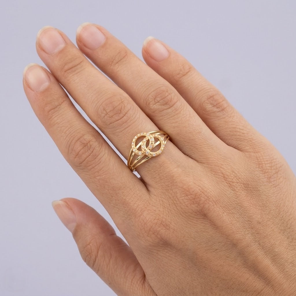 Interlinked Oval Floral Sparkle Design Diamond Gold Ring