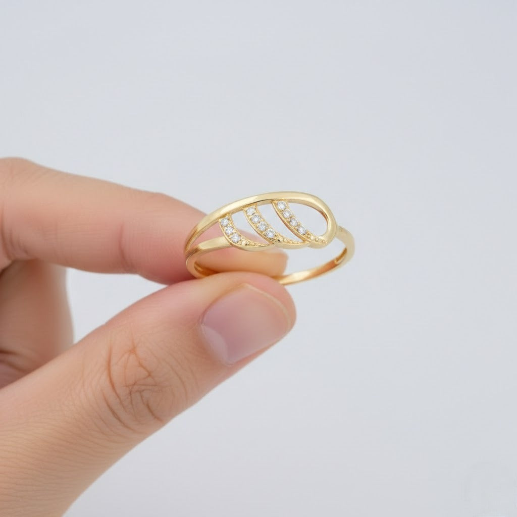 Layered Oval Flow Sparkle Design Diamond Gold Ring