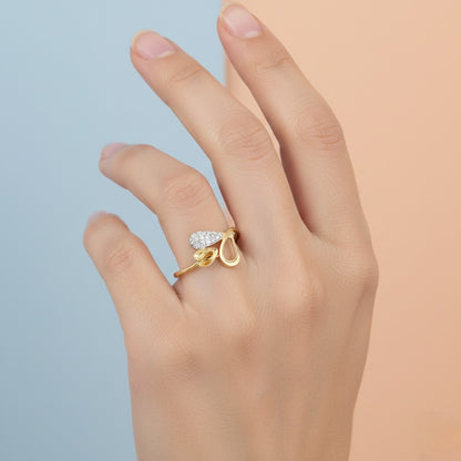 Elegant Leaf Drop Sparkle Design Diamond Gold Ring