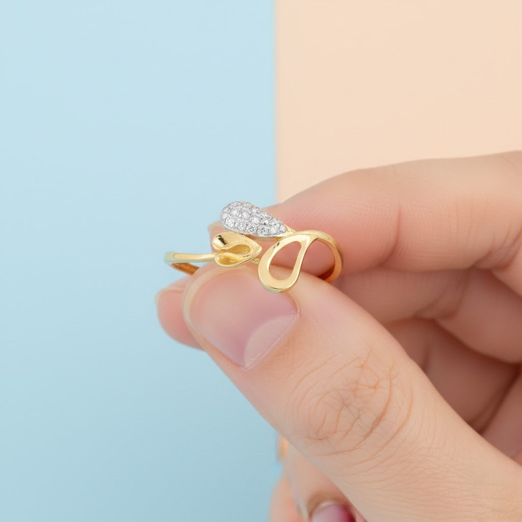 Elegant Leaf Drop Sparkle Design Diamond Gold Ring