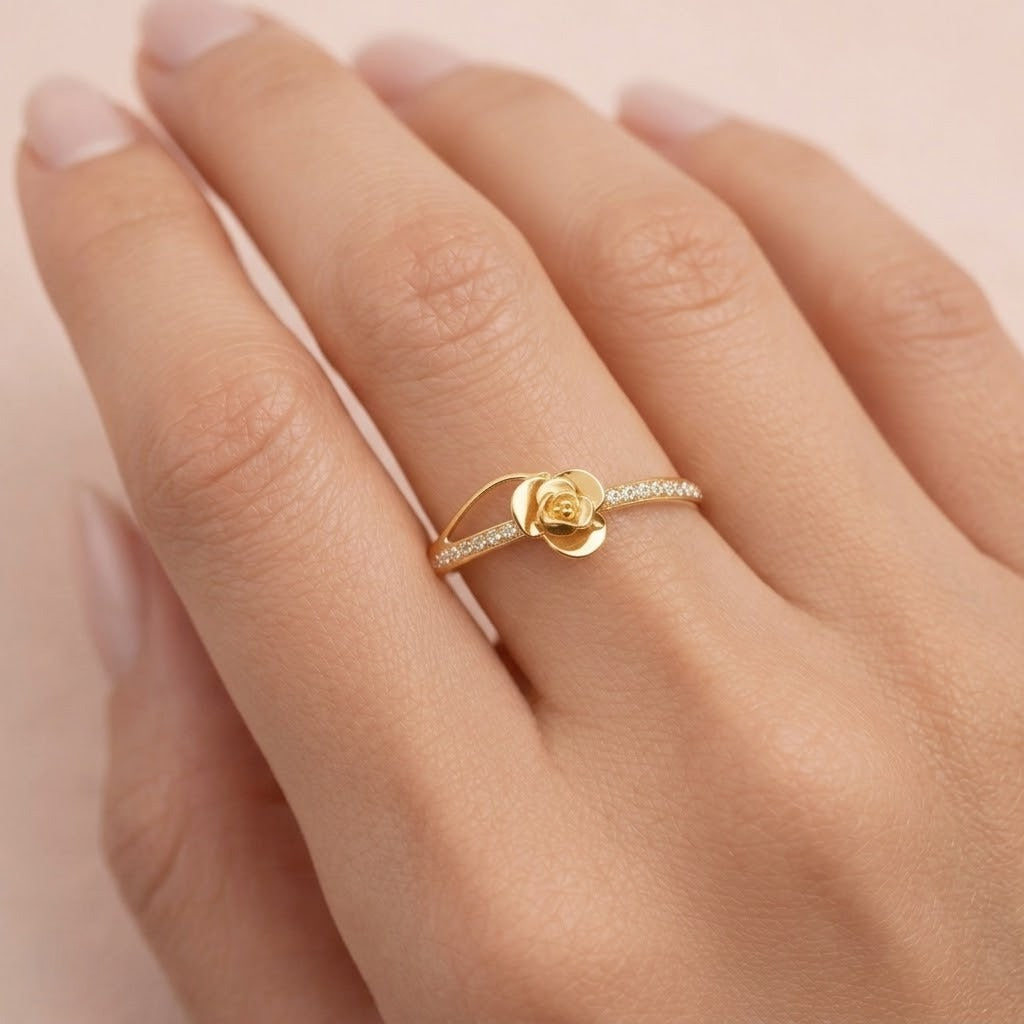 Elegant Floral Sparkle Design Diamond Gold Ring