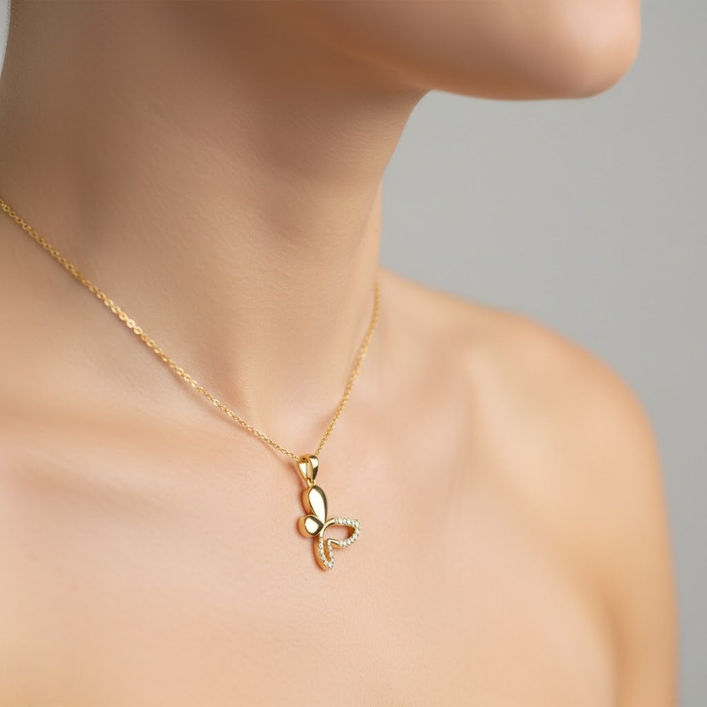 Elegant Leaf Inspired Curved Diamond Gold Pendant