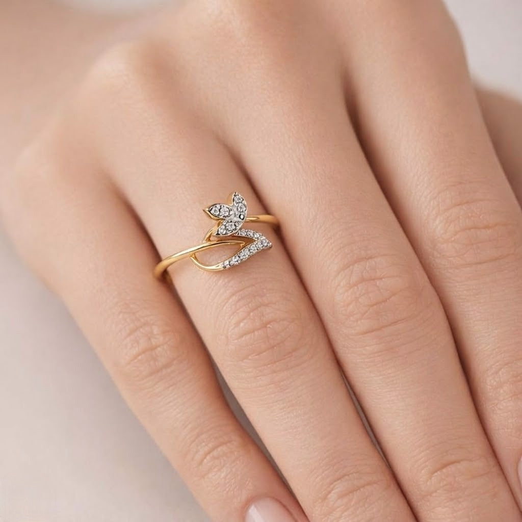 Delicate leaf motif diamond gold ring
