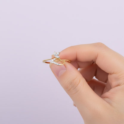 Delicate leaf motif diamond gold ring