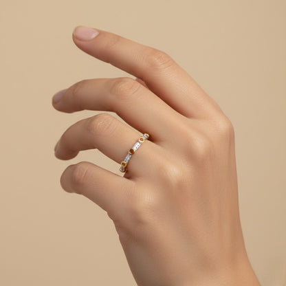 Circular Link Diamond Gold Ring