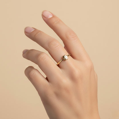 Minimal Gold Flower Diamond Ring