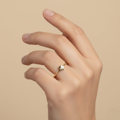 Minimal Gold Flower Diamond Ring