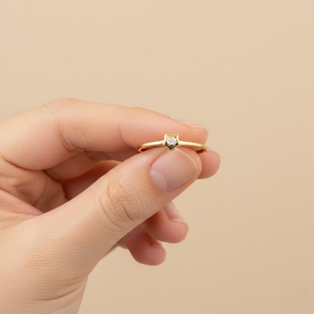 Minimal Gold Flower Diamond Ring