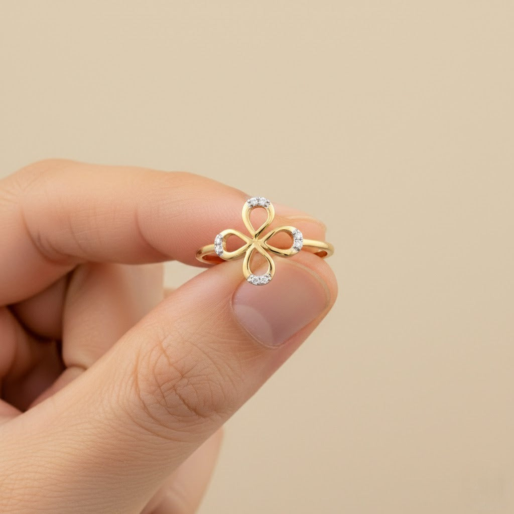 Lucky Clover Glow Ring