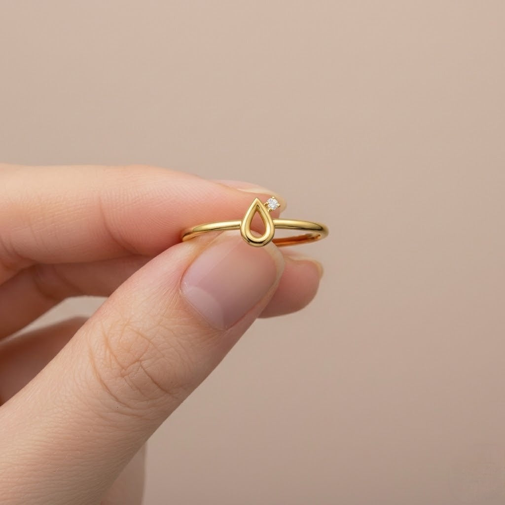 Minimal Gold Teardrop Diamond Ring