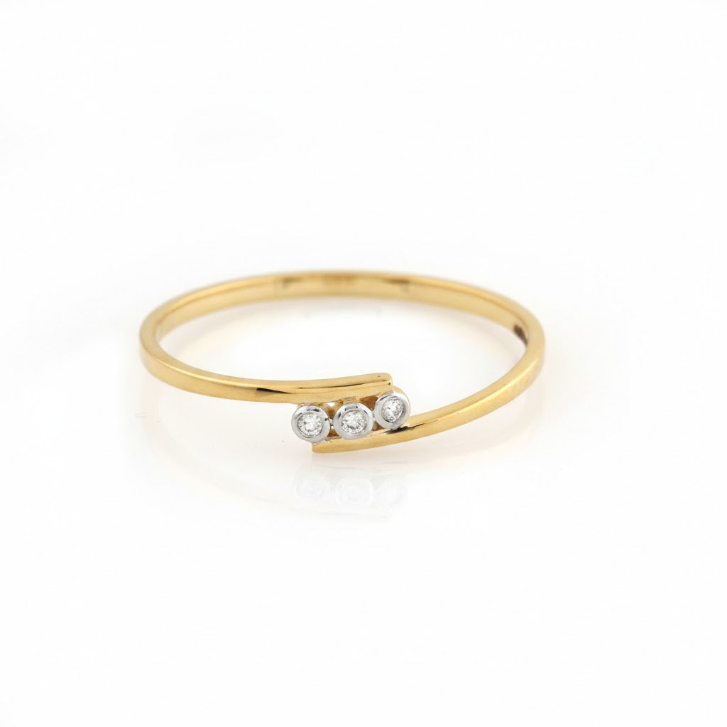 Minimal Gold Triple Diamond Ring