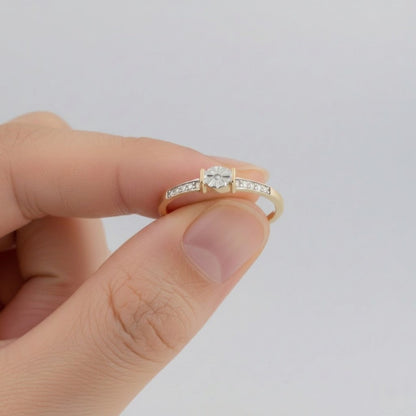 Starburst solitaire diamond gold ring