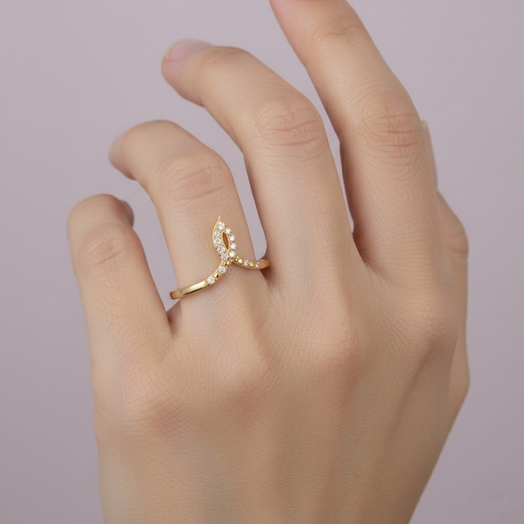 Graceful Leaf Curve Sparkle Diamond Gold Ring