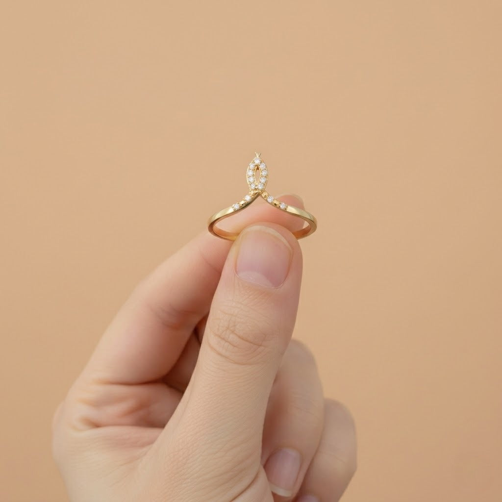 Graceful Leaf Curve Sparkle Diamond Gold Ring