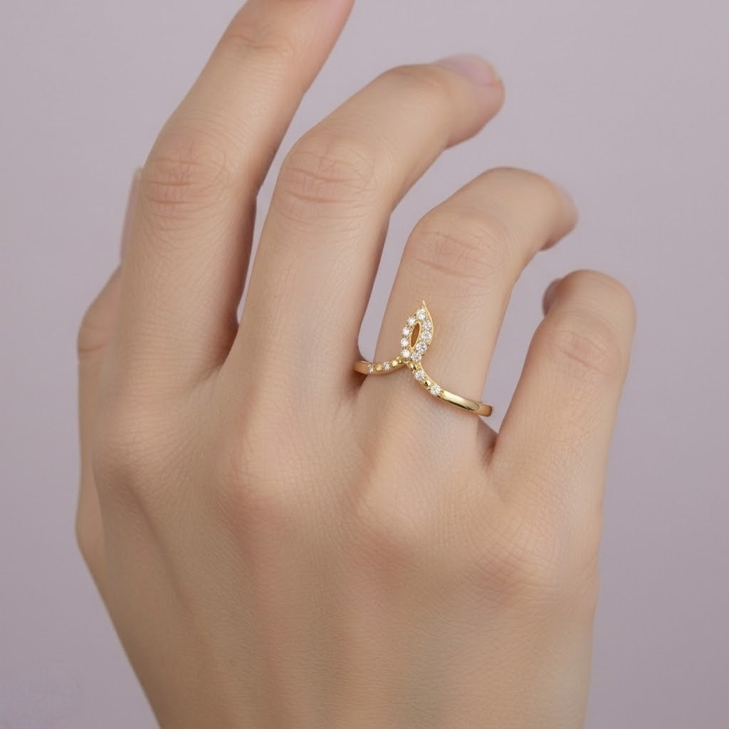 Graceful Leaf Curve Sparkle Diamond Gold Ring