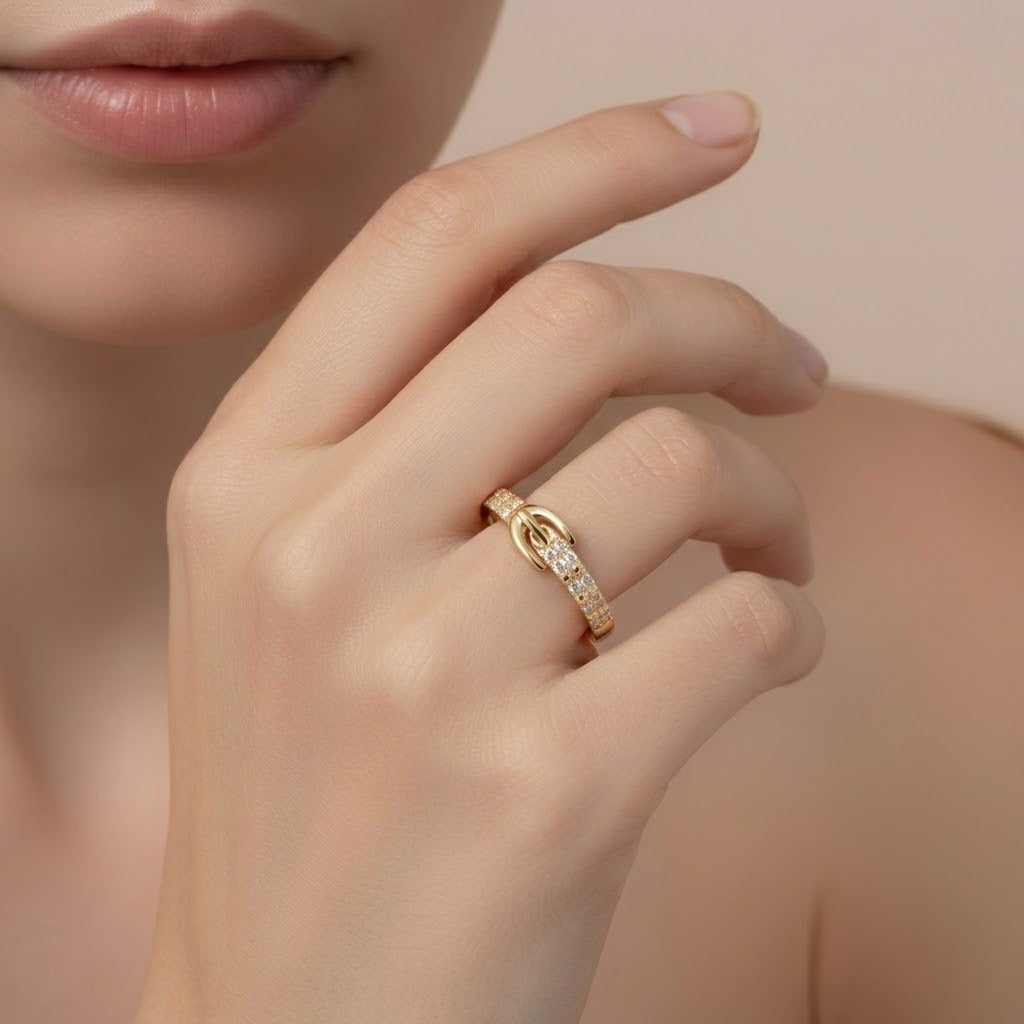 Bold Clasp Center Sparkle Design Diamond Gold Ring