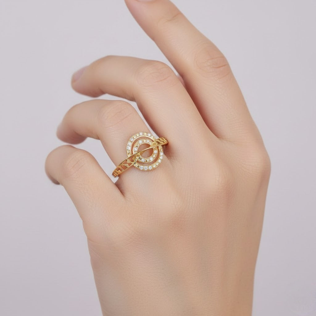 Elegant Circular Harmony Sparkle Diamond Gold Ring