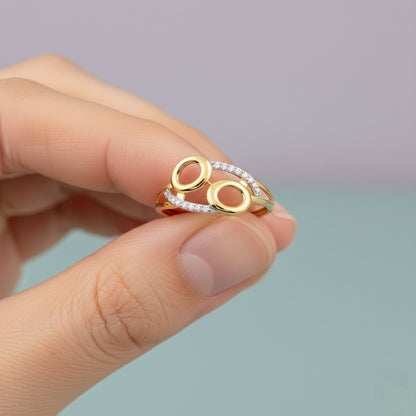 Interlocking Oval Diamond Gold Ring