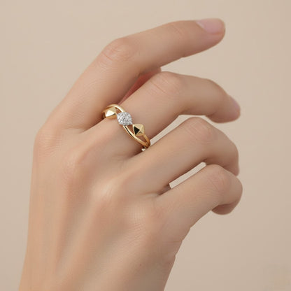 Geometric Center Twist Sparkle Design Diamond Gold Ring
