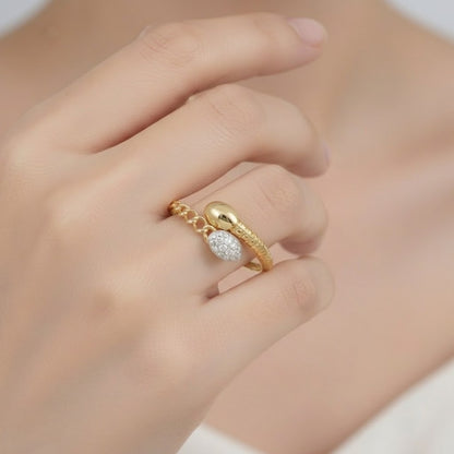Royal Chain Blossom Sparkle Design Diamond Gold Ring