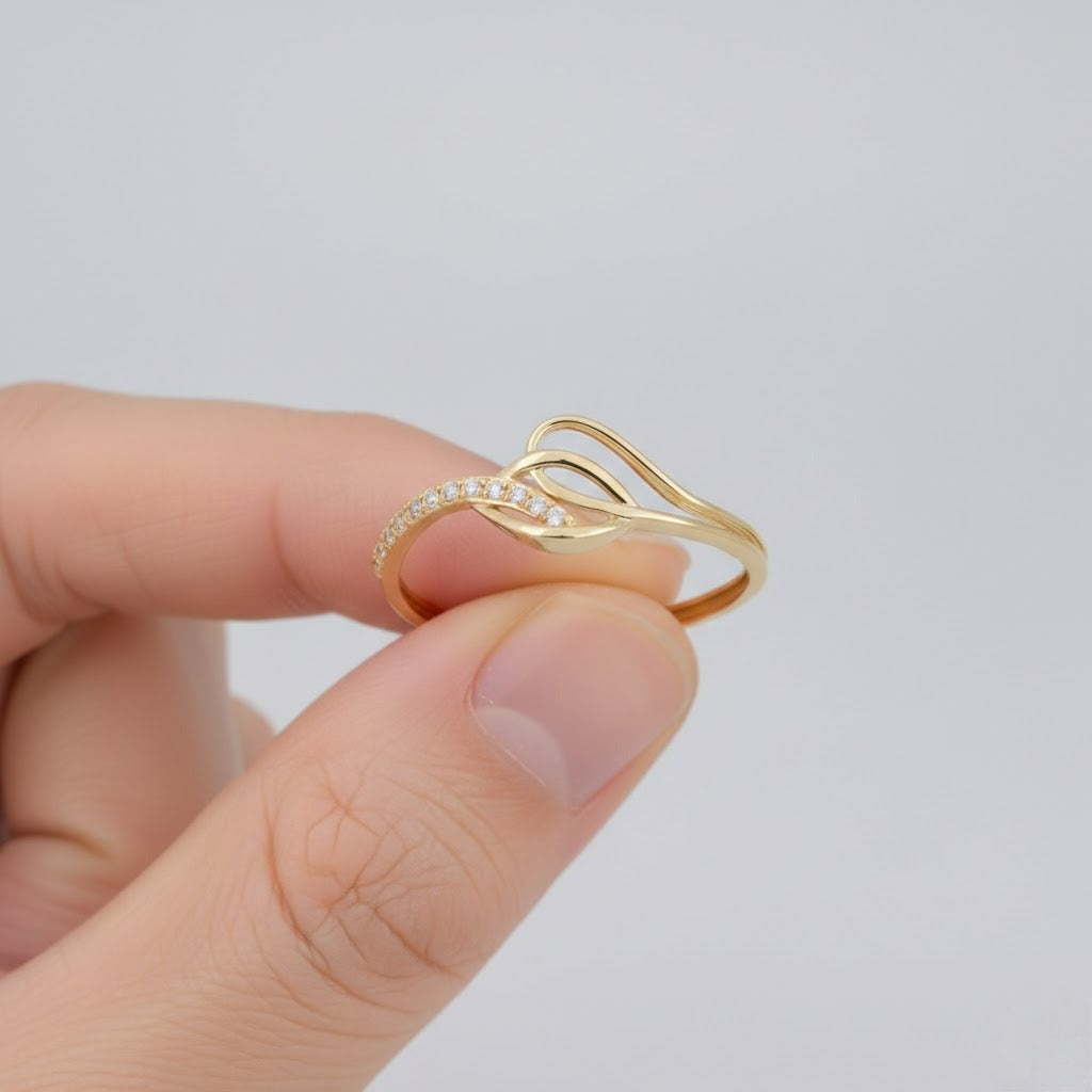Elegant Infinity Loop Sparkle Design Diamond Gold Ring